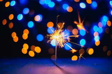 Yanan maytaplı şenlik arkaplanı 