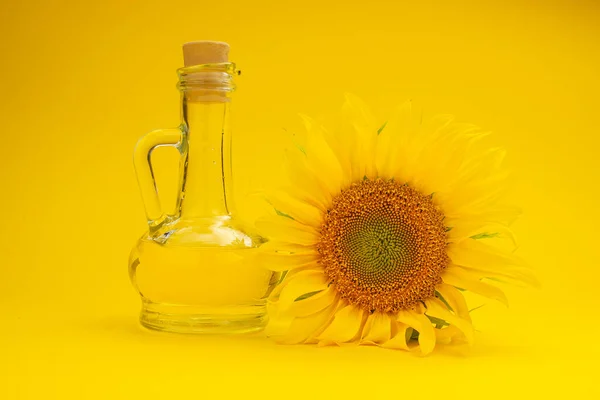 Vue Rapprochée Beau Tournesol Jaune Bouteille Huile Tournesol Sur Fond — Photo