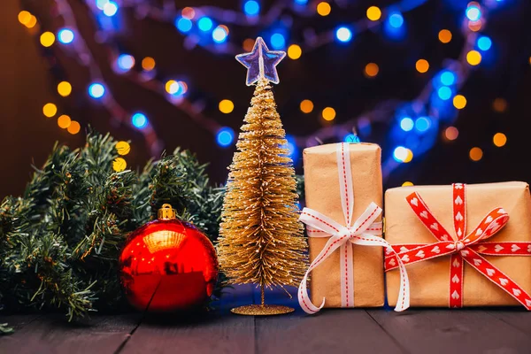 Fondo Navideño Festivo Con Cajas Regalo Árbol Navidad Bauble —  Fotos de Stock