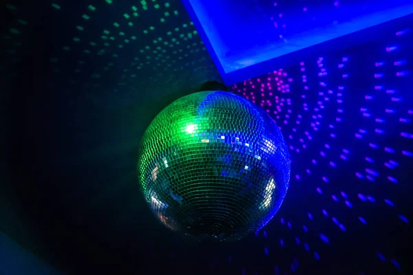 Disco Labda Fényes Ragyogó Sugarak Éjszakai Party Háttér — Stock Fotó