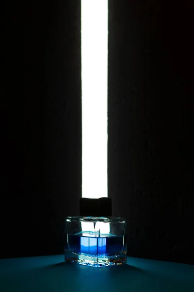 化粧品の概念の透明ボトルのクローズアップビュー — ストック写真