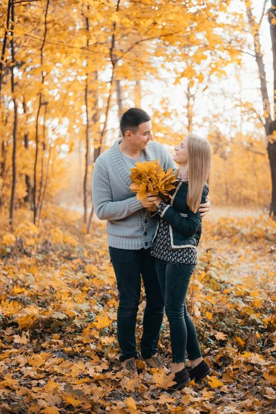 Beautiful Happy Young Couple Standing Together Hugging Autumn Forest — Stock Photo, Image