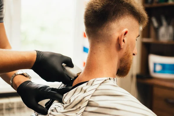 Cropped Shot Barber Shaving Hair Man Barbershop — Stockfoto