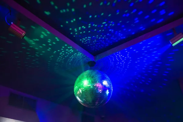 Discokugel Mit Hellen Strahlen Nachtclub Partyhintergrund Der Nacht — Stockfoto