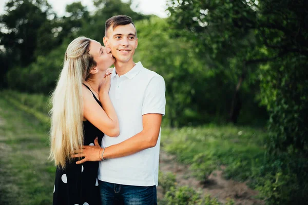 Gelukkig Paar Liefde Zomer — Stockfoto