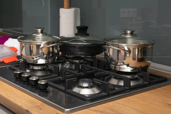 Close View Shiny Metal Pans Stove Kitchen — Stock Photo, Image