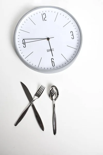 Top View Shiny Cutlery Clock White Background — 스톡 사진