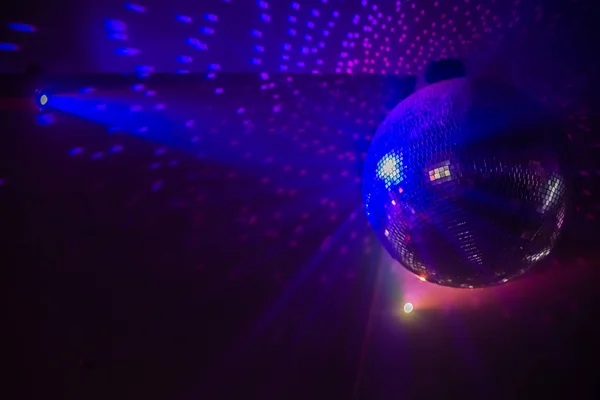 Boule Disco Avec Des Rayons Lumineux Boîte Nuit Fond Soirée — Photo