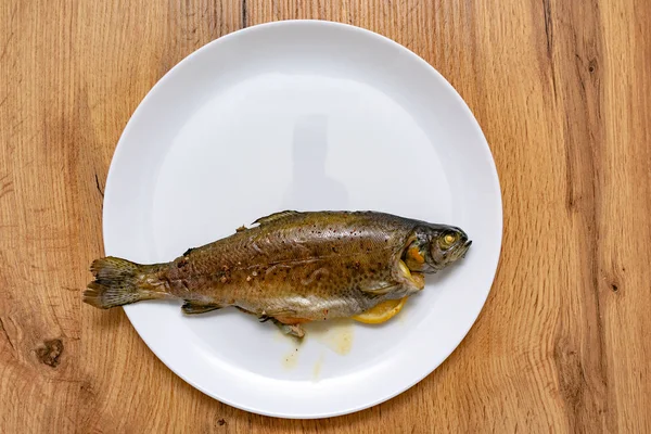 Close View Delicious Baked Fish Lemon White Plate Wood Table — Stok Foto