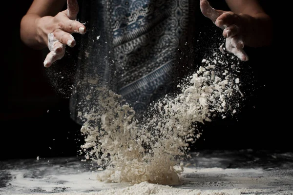 Mid Section Woman Sifting Flour Preparing Dough — 스톡 사진
