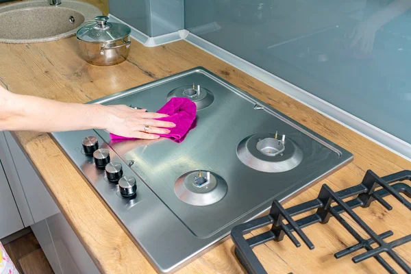 Cropped Shot Person Holding Rag Cleaning Stove Kitchen — Stock Photo, Image