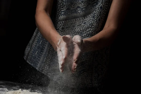 Mid Section Woman Sifting Flour Making Dough — 스톡 사진