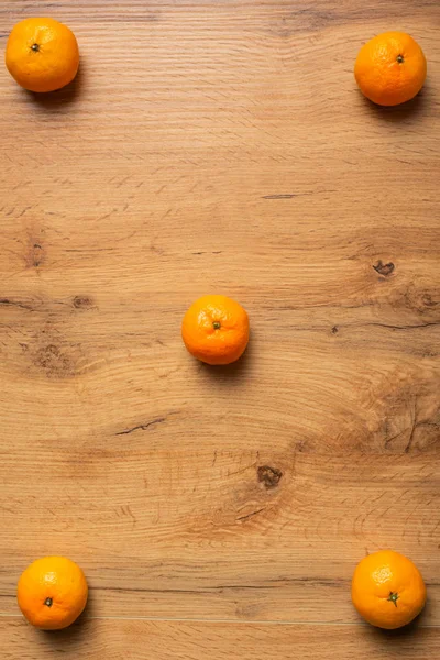 Bovenaanzicht Van Verse Rijpe Sinaasappels Houten Tafel — Stockfoto