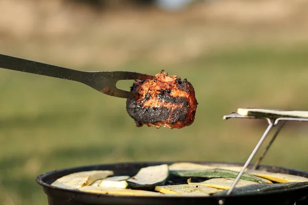 Close View Delicious Meat Cooking Charcoal Grill Outdoors — 스톡 사진