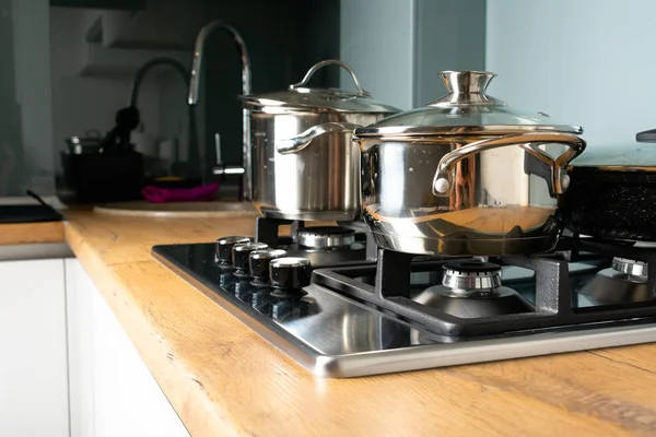 Close View Pans Stove Wooden Counter Kitchen — Stock Photo, Image