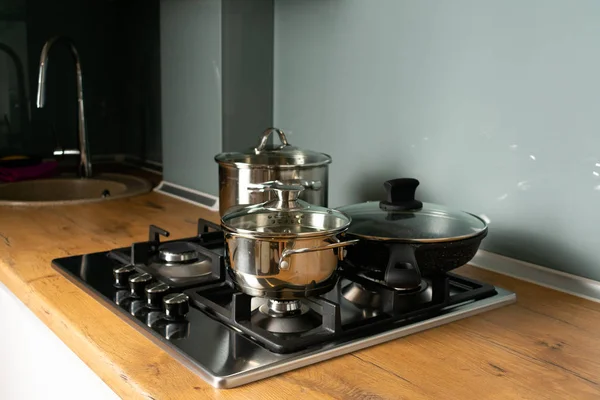 Close View Pans Stove Wooden Counter Kitchen — Stock Photo, Image