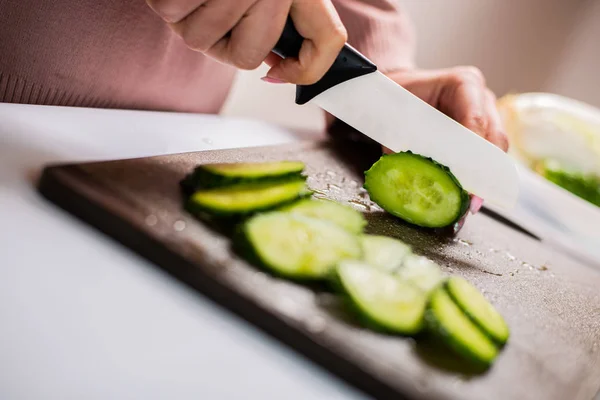 Cropped Shot Woman Chopping Fresh Cucumber Healthy Salad — Stock Photo, Image