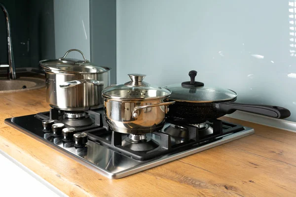 Close View Pans Stove Wooden Counter Kitchen — Stock Photo, Image