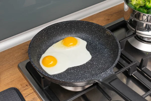 Close View Fried Egg Friying Pan — Stok Foto