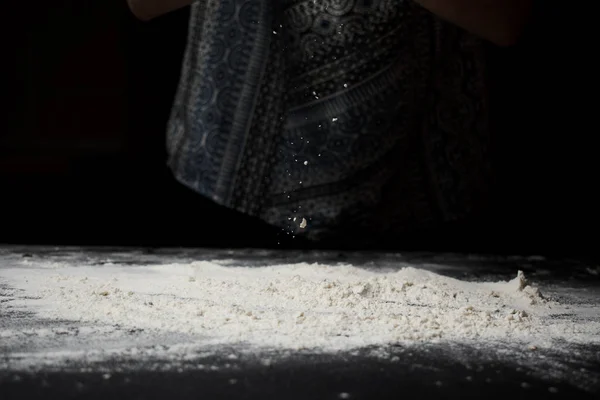 Cropped Shot Woman Sifting Flour Making Dough Black Background — Stock Photo, Image