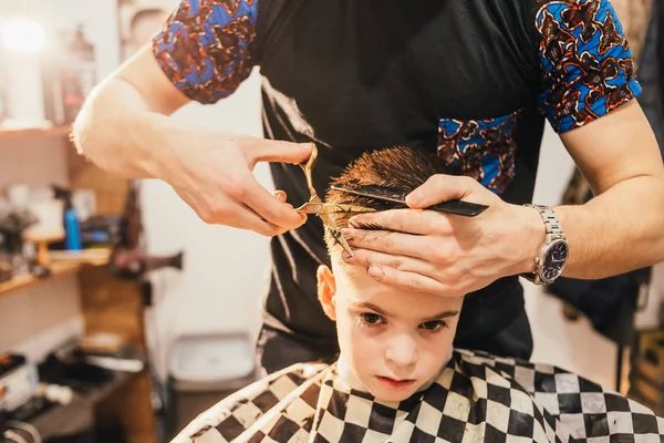 Partial View Barber Making Haircut Cute Little Boy Hair Salon — ストック写真