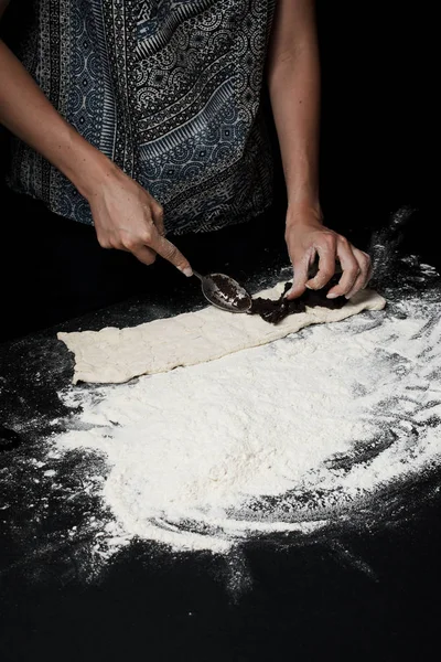 Visão Parcial Mulher Cozinhar Deliciosos Pães Semente Papoula — Fotografia de Stock