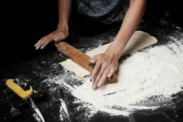 Partial View Woman Rolling Pin Preparing Dough Kitchen — Stock Photo, Image