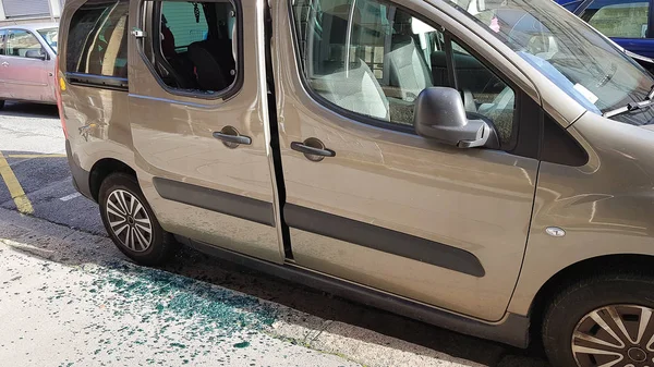 Broken rear side window of a car by thief with broken glass on the floor. Car thief, insurance, alarm protection concepts — ストック写真