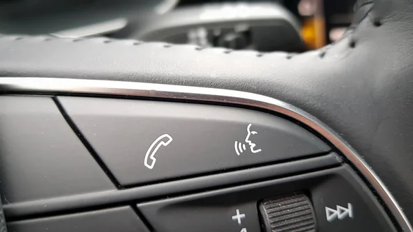 Car Mobile phone bluetooth handsfree control buttons and pad. — 스톡 사진