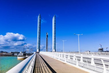 Chaban Delmas köprü Bordeaux (Fransa), en yüksek ve en uzun dikey köprü Avrupa'nın ikmal