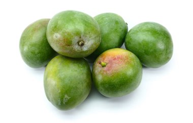 Beyaz tenli cüce sarı mango meyveleri.
