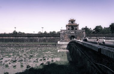 Hue, Vietnam, imparatorluk sarayı kapısı, eski tarz.