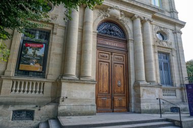 Bordeaux, Fransa, 3 Eylül 2015: Ana müzenin sağ girişi: Müze des Beaux Arts, Cours d 'Albret Caddesi, Bordeaux