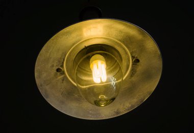 Enerji tasarruflu ampullü eski ışık