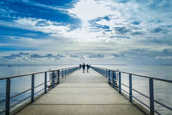 Long Pier Sea Shore Silhouette Walkers — 스톡 사진