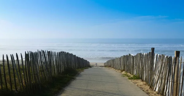 Denize Giden Eski Bir Yol Atlantik Okyanusu Nun Issız Bir — Stok fotoğraf