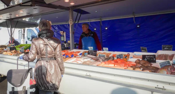 Бордо Франция Декабря 2015 Воскресный Общественный Рынок Производители Фермеры Приносят — стоковое фото