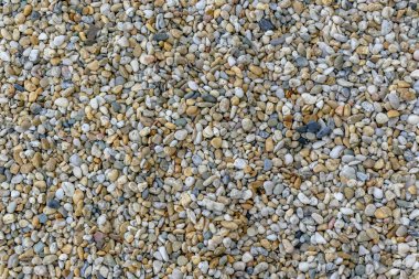 Soyut arkaplanda çakıl taşlarının çeşitli şekilleri ve renkleri