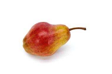 Beyaz zemin üzerinde kırmızı armut meyvesi