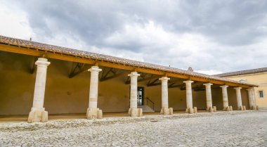 Chateau Margaux, Bordeaux, Fransa. İlk 10 'da 2 numara. Ünlü şaraplar.