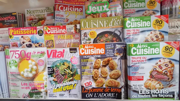 Bordeaux França Março 2016 Revistas Francesas Populares Língua Francesa Exibição — Fotografia de Stock