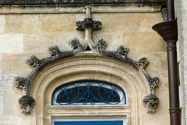 Closeup architectural details of ancient historic castle or chateau in France - sculptures over the door — Stock Photo, Image