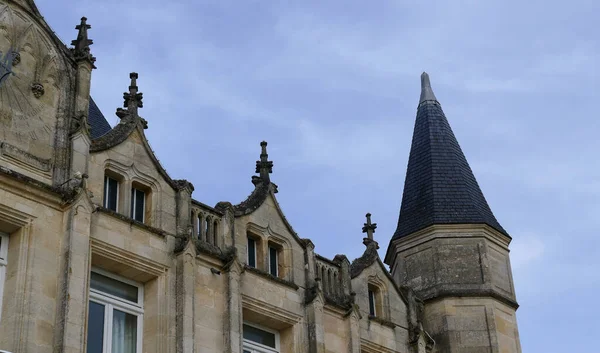 Detalles arquitectónicos de primer plano del antiguo castillo histórico o castillo en Francia formas de torre redonda — Foto de Stock