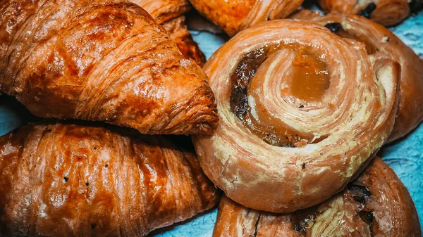 Classic French Butter Croissant Raisin Swirl Pain Aux Raisins France — 图库照片