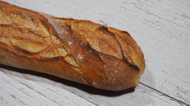 Ünlü geleneksel ve otantik Fransız Ekmeği, yumuşak, çıtır çıtır ve çıtır. Ayrıca Fransız Ekmeği olarak da bilinir..