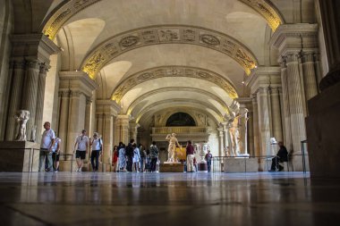 Paris, Fransa 'daki Louvre Müzesi.
