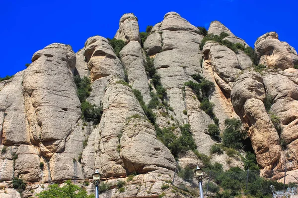 Montserrat Španělsko Velké Skály Nad Modrou Oblohou — Stock fotografie