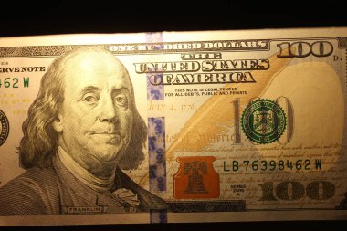 Ayna ve para, Amerikan doları..