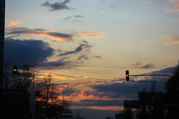 Договорные Облака Небе Перед Грозовым Дождем Весной — стоковое фото