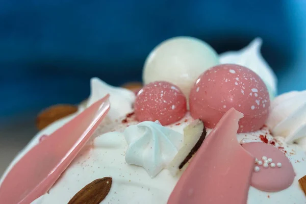 Páscoa Pão Páscoa Decorado Com Doces Chocolate Merengue — Fotografia de Stock